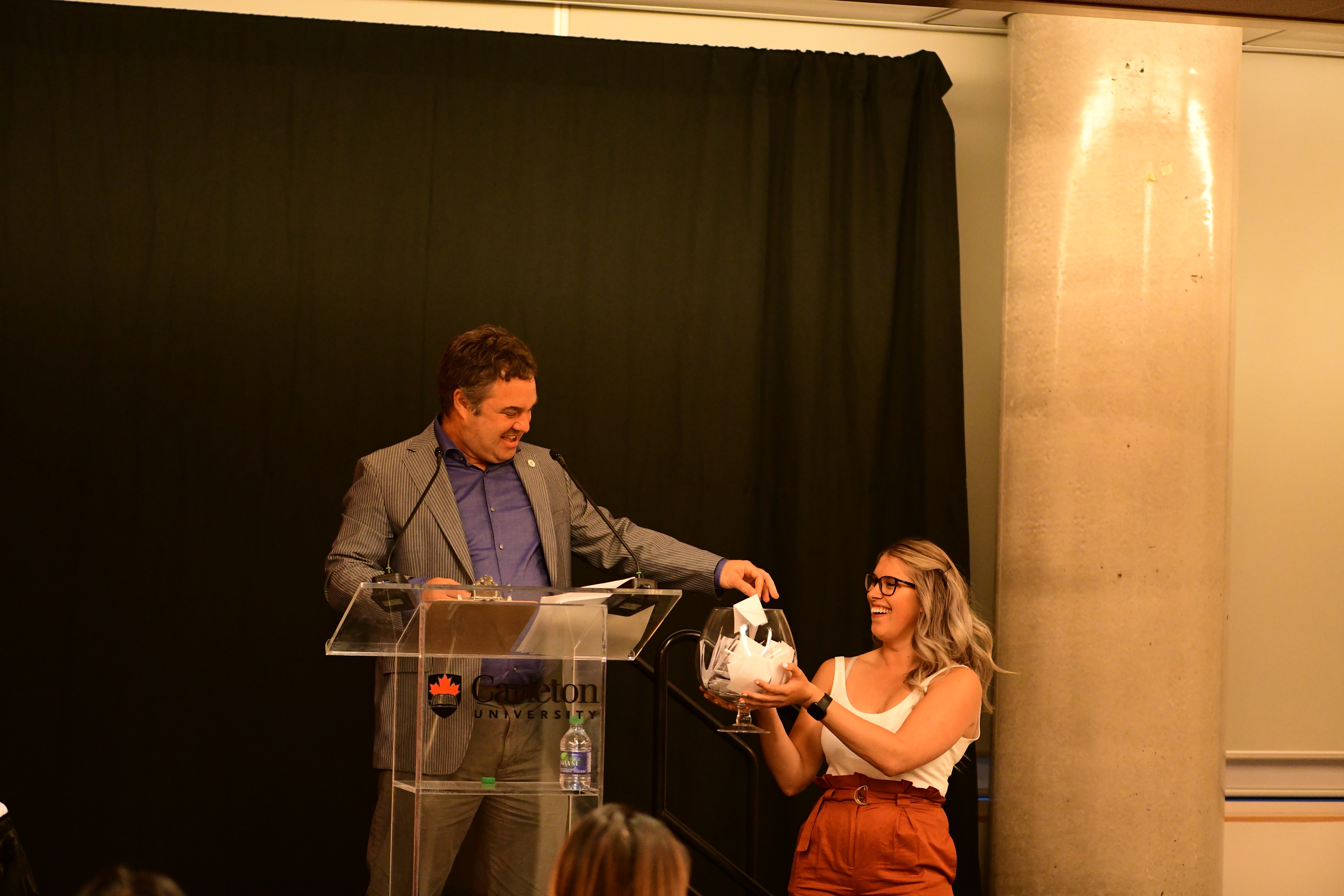 Dean of Science Chuck McDonald and SSSC Mentor Erin V. making the $100 draw for students